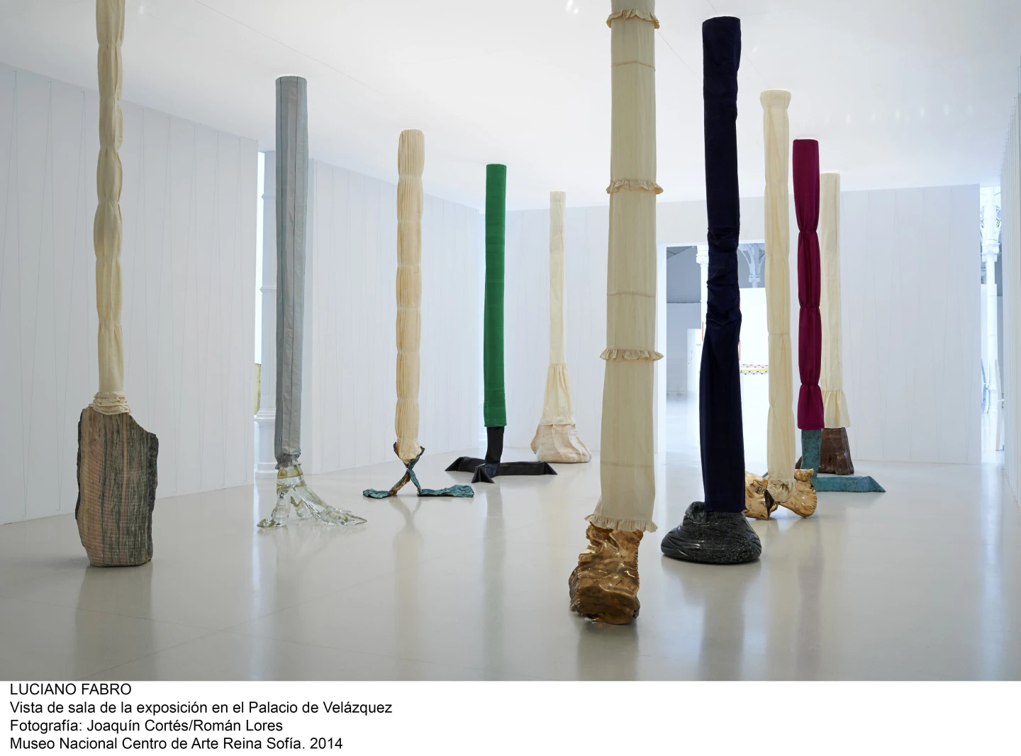 Vista de sala de la exposición de Luciano Fabro