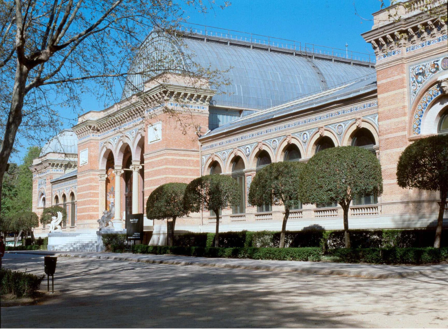 La muestra reúne trabajos de Alfonso Albacete, Miguel Ángel Campano, Ferran Garcia Sevilla, Juan Navarro Baldeweg y Manolo Quejido