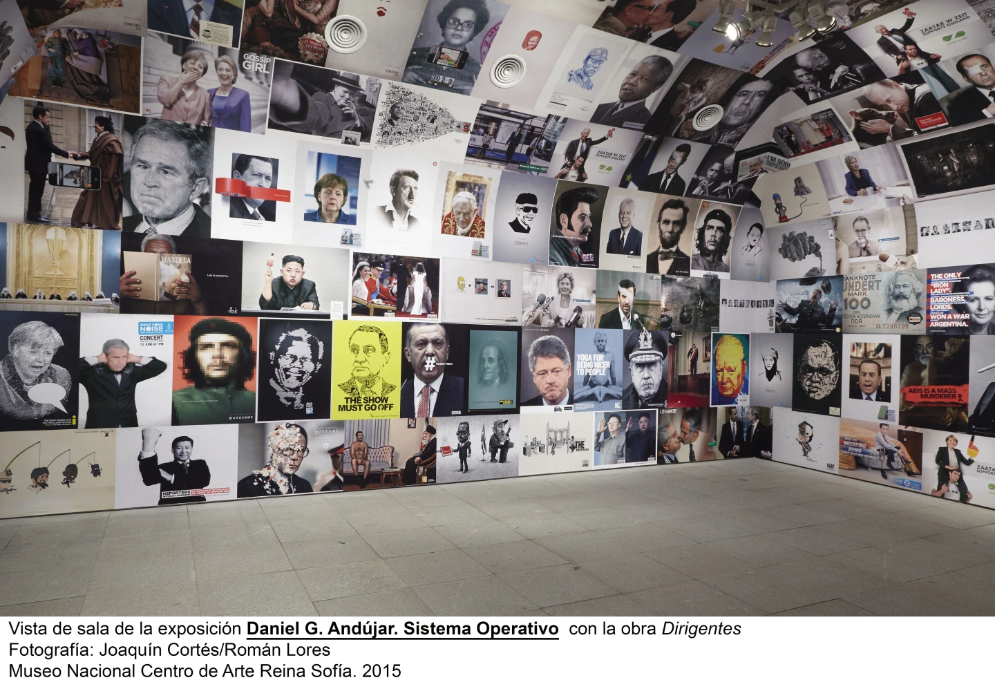 Vista de sala de la exposición Sistema Operativo, de Daniel G. Andújar, con la obra Dirigentes. Fotografía: Joaquín Cortés/Román Lores. Museo Nacional Reina Sofía, 2015
