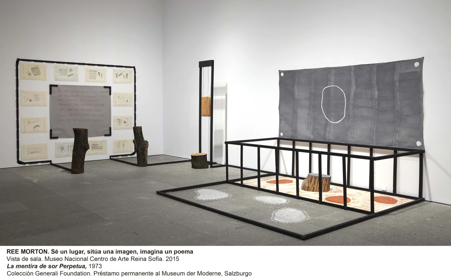 Vista de la exposición sobre Ree Morton La mentira de sor Perpertua, 1973. 