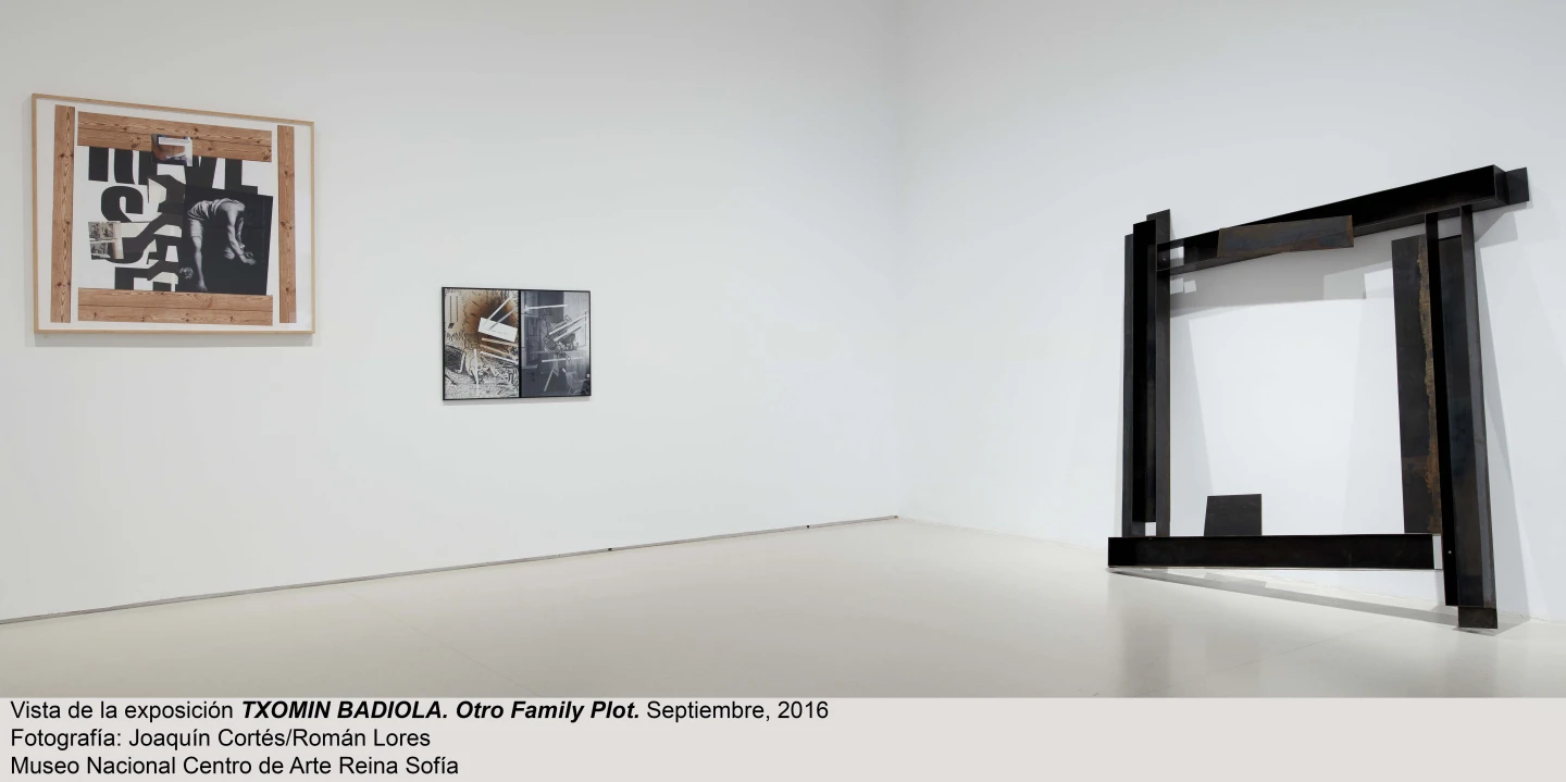 Vista de sala de la exposición Otro Family Plot, de Txomin Badiola.