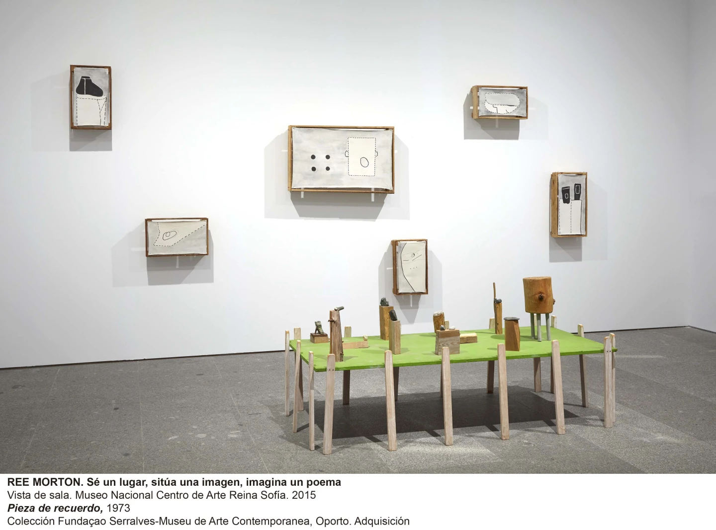 Vista de la exposición sobre Ree Morton Pieza de recuerdo, 1973  