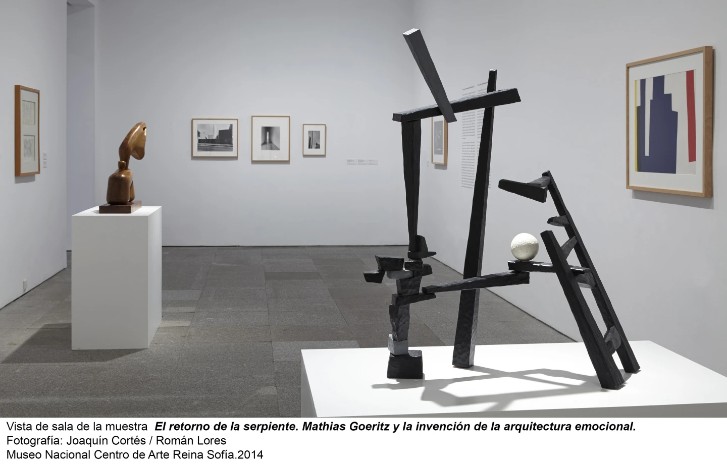 Vista de sala de la muestra El retorno de la serpiente.Mathias Goeritz y la invención de la arquitectura emocional