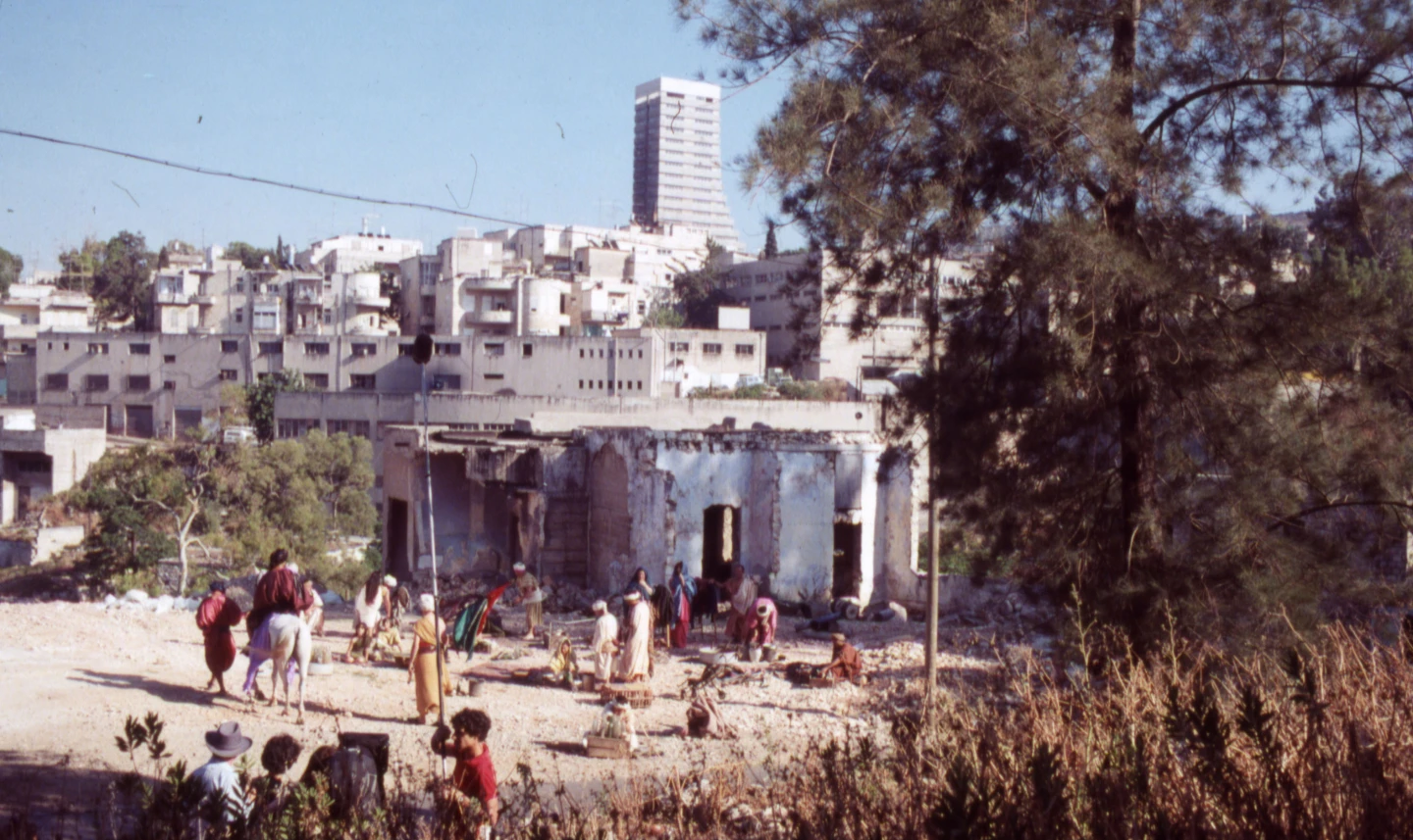 Amos Gitai, Esther (1985). Rodaje entre las ruinas de Wadi Salib (Haifa). Fotografía: Thierry Nouvelle