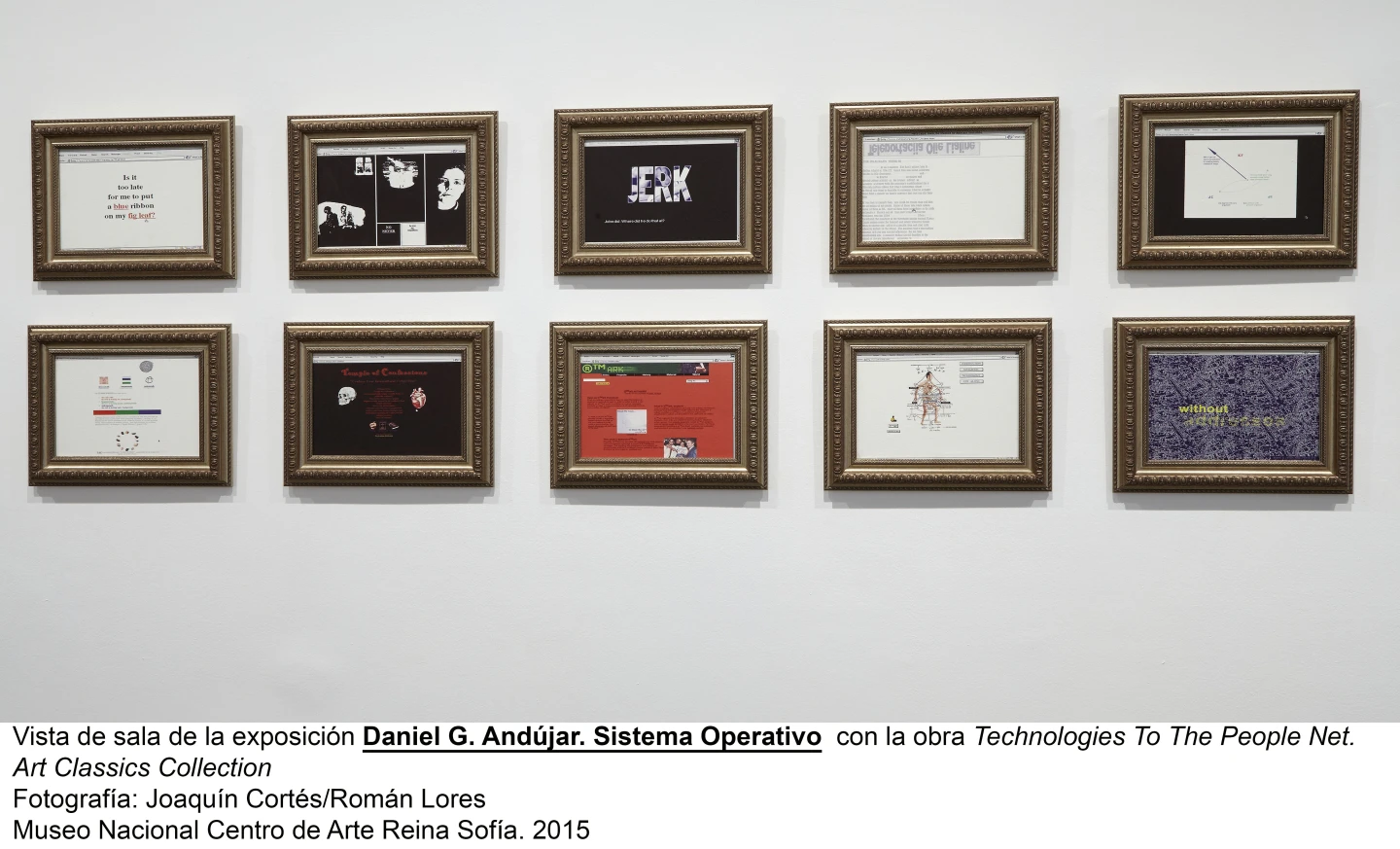 Vista de sala de la exposición Sistema Operativo, de Daniel G. Andújar, con la obra Technologies To The People. Net Art Classics Collection. Fotografía: Joaquín Cortés/Román Lores. Museo Nacional Reina Sofía. 2015