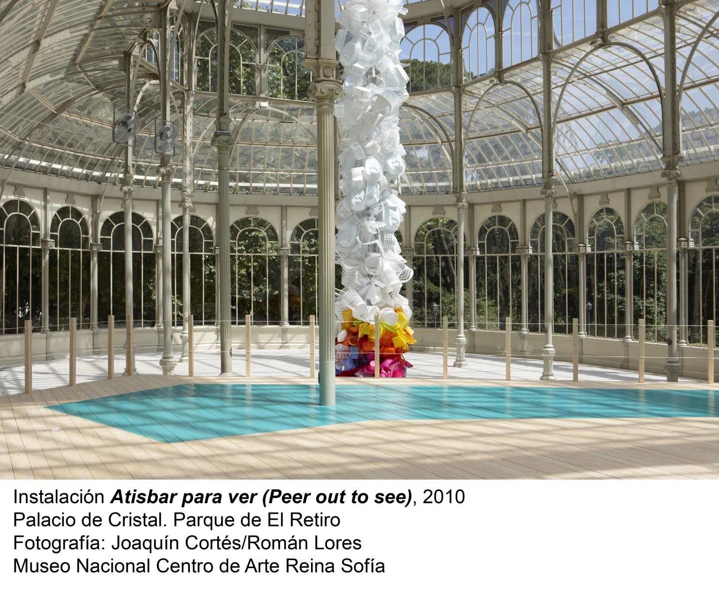 Jessica Stockholder. Peer Out to See (Atisbar para ver)(imagen 02)