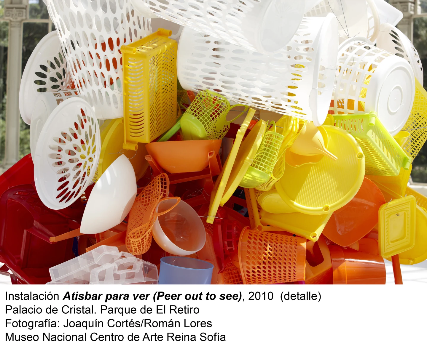 Jessica Stockholder. Peer Out to See (Atisbar para ver)(imagen 07)