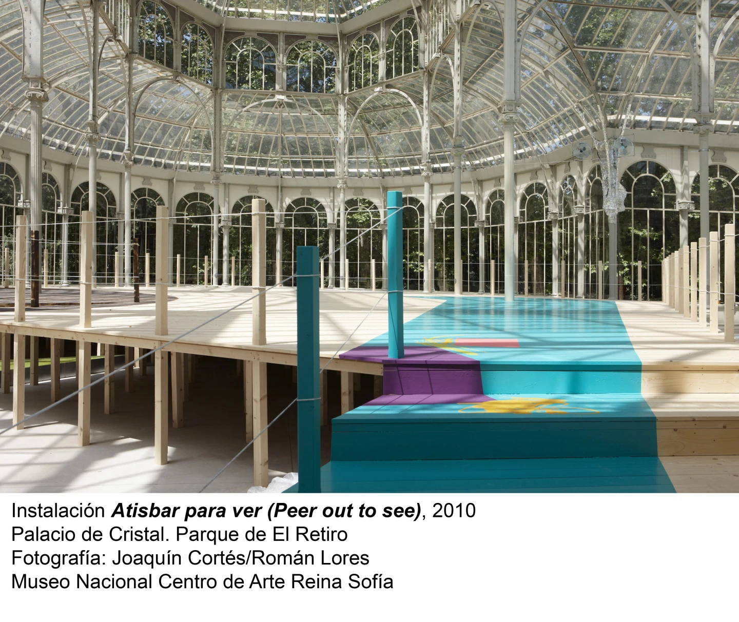 Jessica Stockholder. Peer Out to See (Atisbar para ver)(imagen 08)