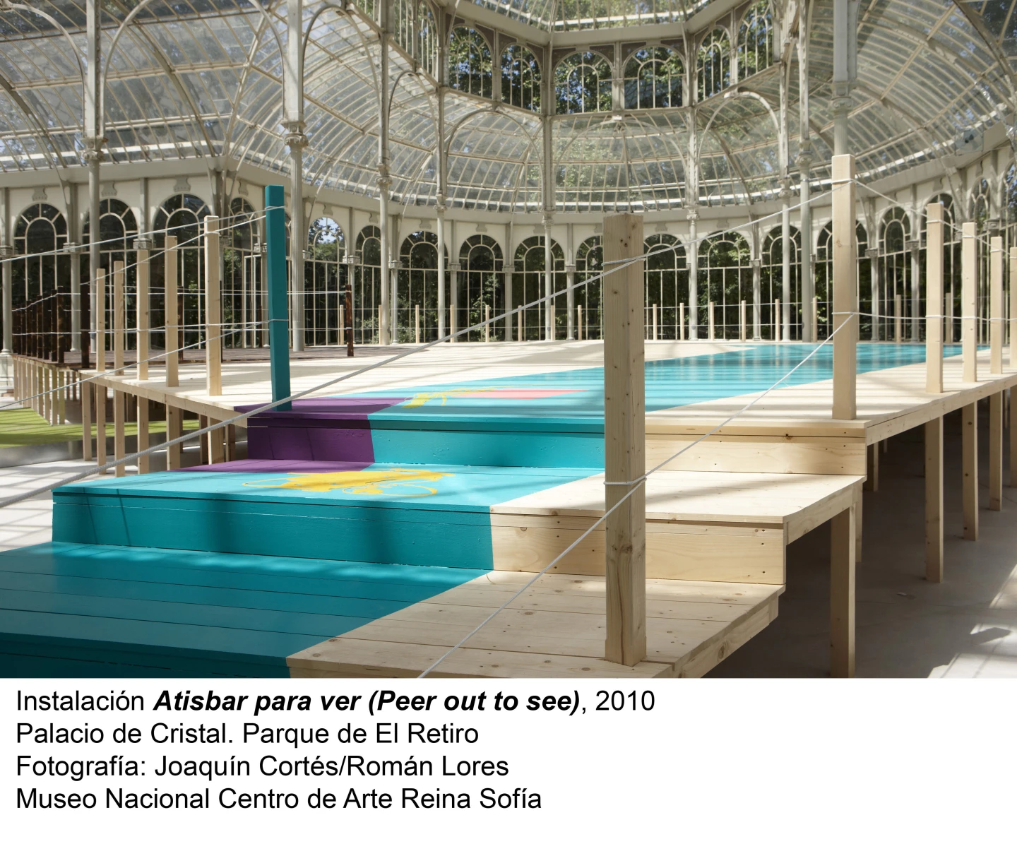 Jessica Stockholder. Peer Out to See (Atisbar para ver)(imagen 09)