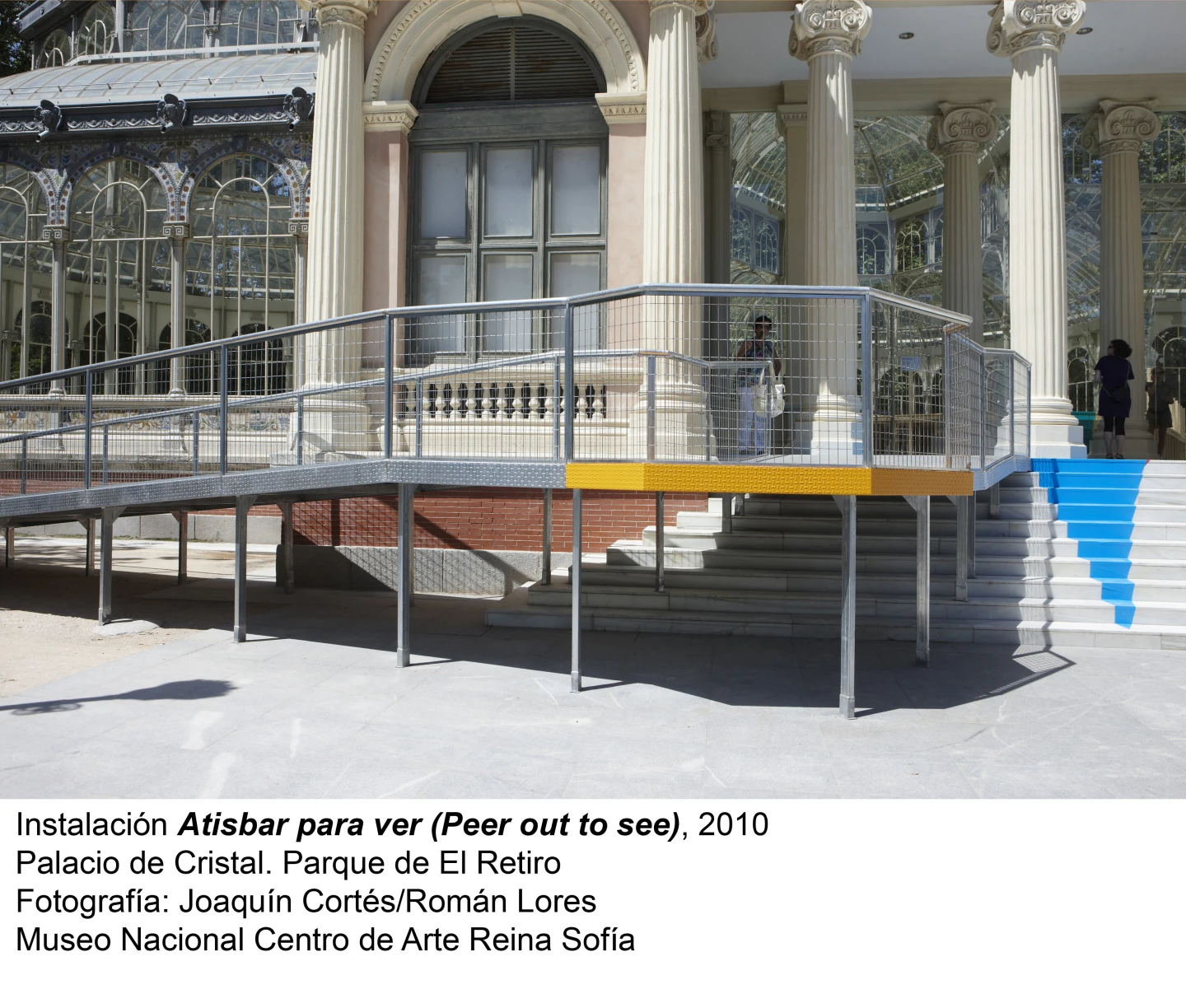 Jessica Stockholder. Peer Out to See (Atisbar para ver)(imagen 10)