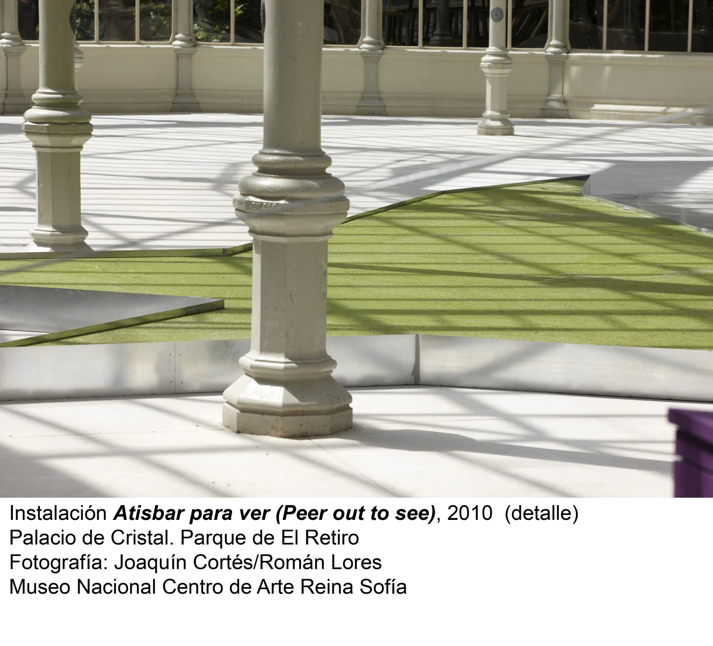 Jessica Stockholder. Peer Out to See (Atisbar para ver)(imagen 13)