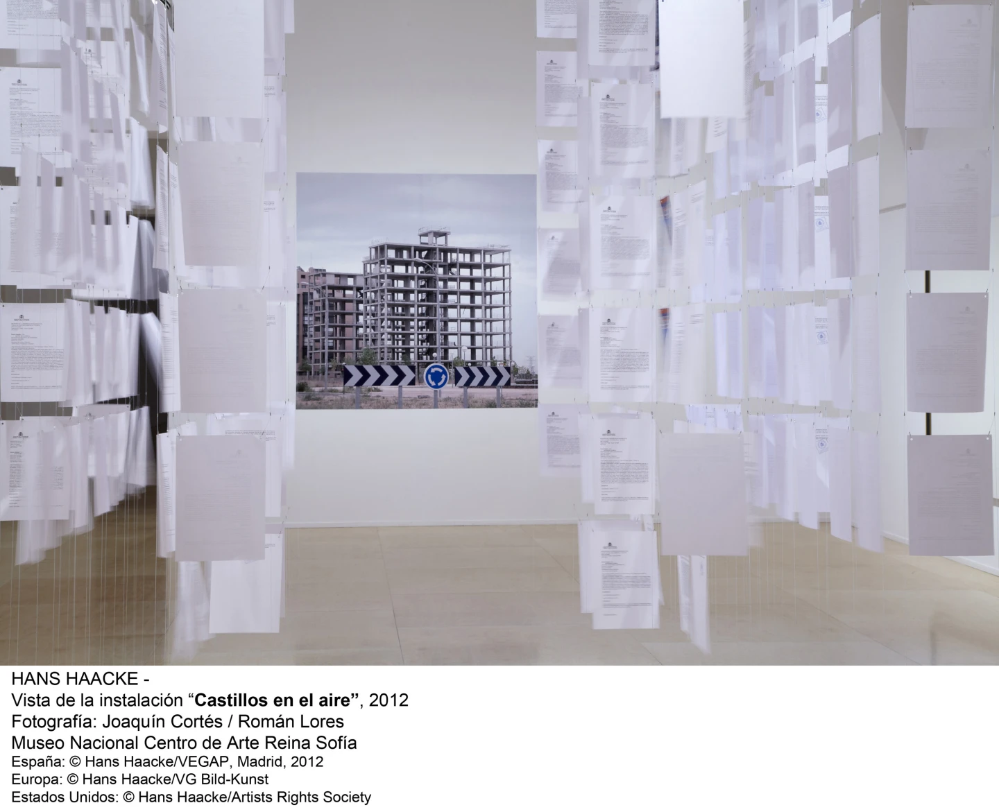 Hans Haacke.  Castillos en el aire(imagen 03)