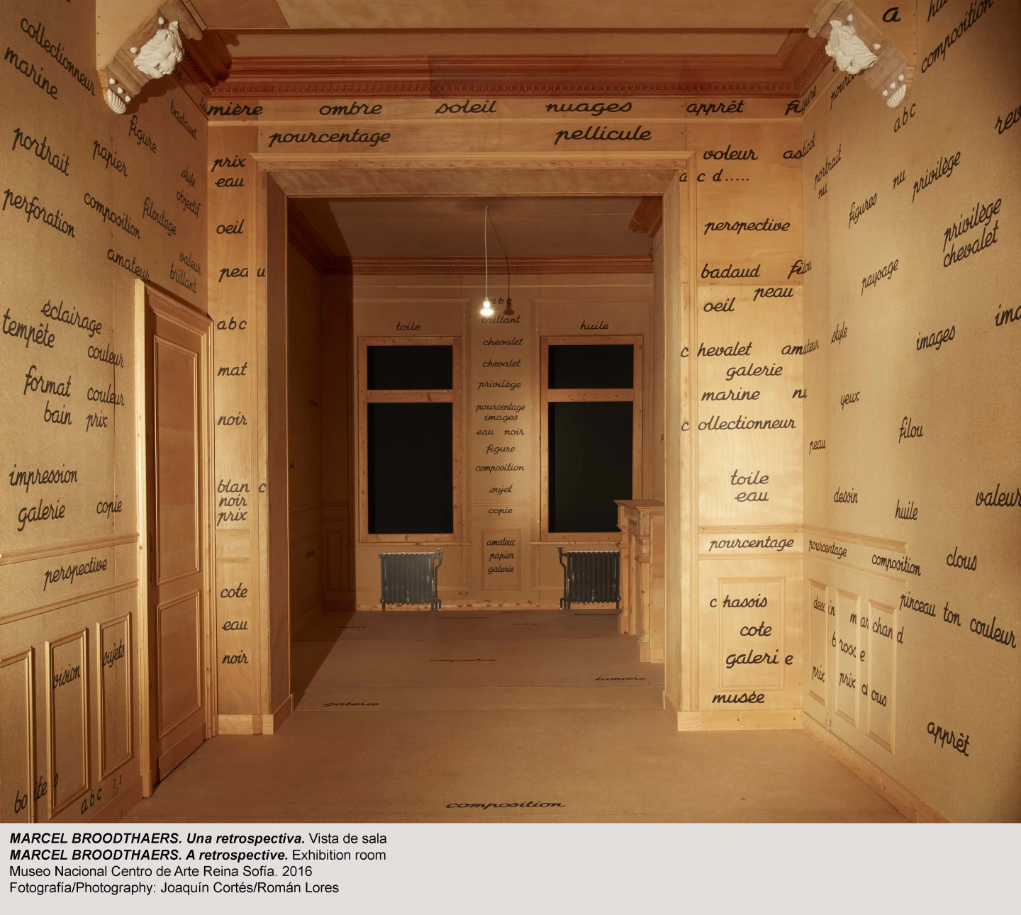 Vista de sala de la exposición Marcel Broodthaers. Una retrospectiva