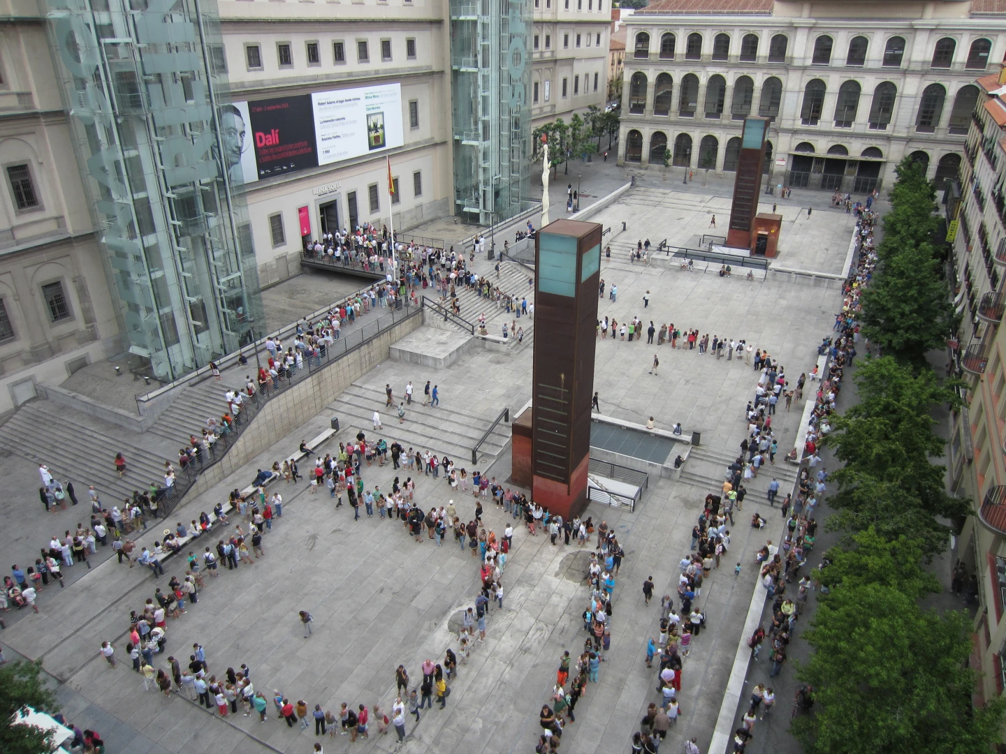 Dalí. Todas las sugestiones poéticas y todas las posibilidades plásticas, que se considera la exposición de mayor éxito de público de los últimos años, cerró sus puertas el lunes 2 de septiembre.