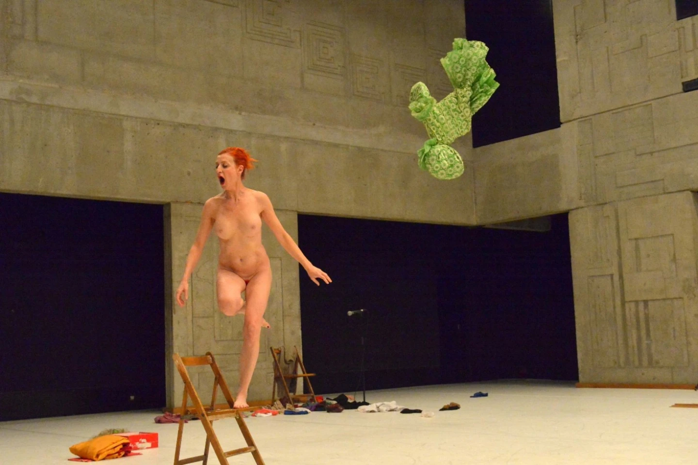  La Ribot, Oh Compositione, 1997. Foto: Caroline Morel Fontaine	
