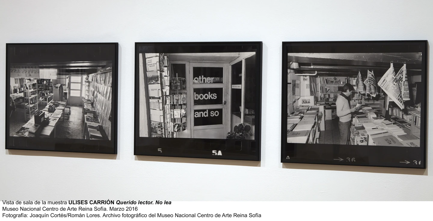 Vista de sala de la exposición de Ulises Carrión Querido lector. No lea