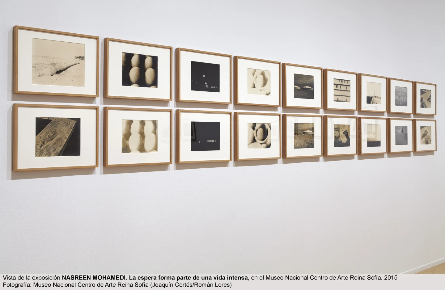 Vista de sala de la exposición de Nasreen Mohamedi La espera forma parte de una vida intensa