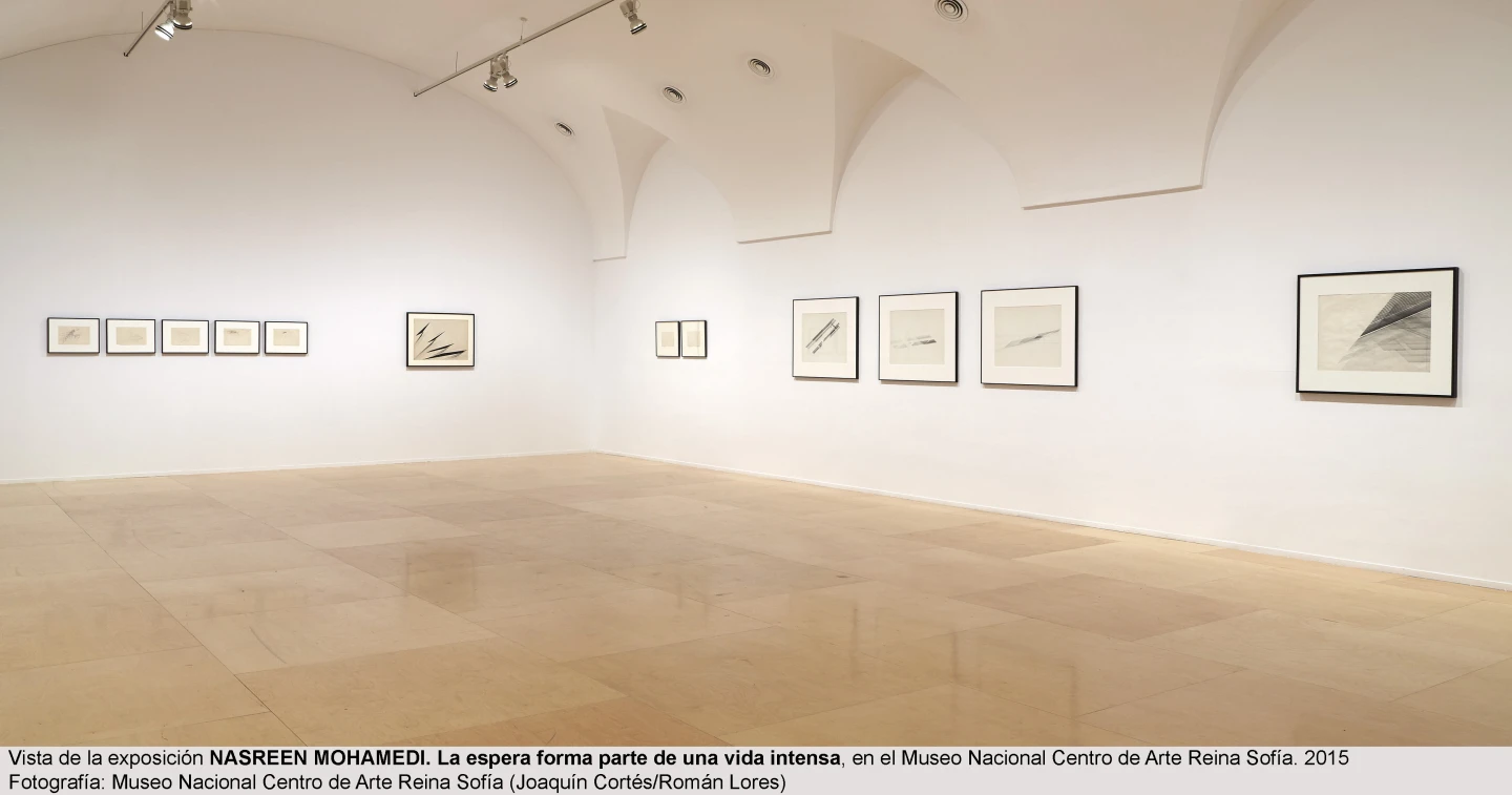Vista de sala de la exposición de Nasreen Mohamedi La espera forma parte de una vida intensa