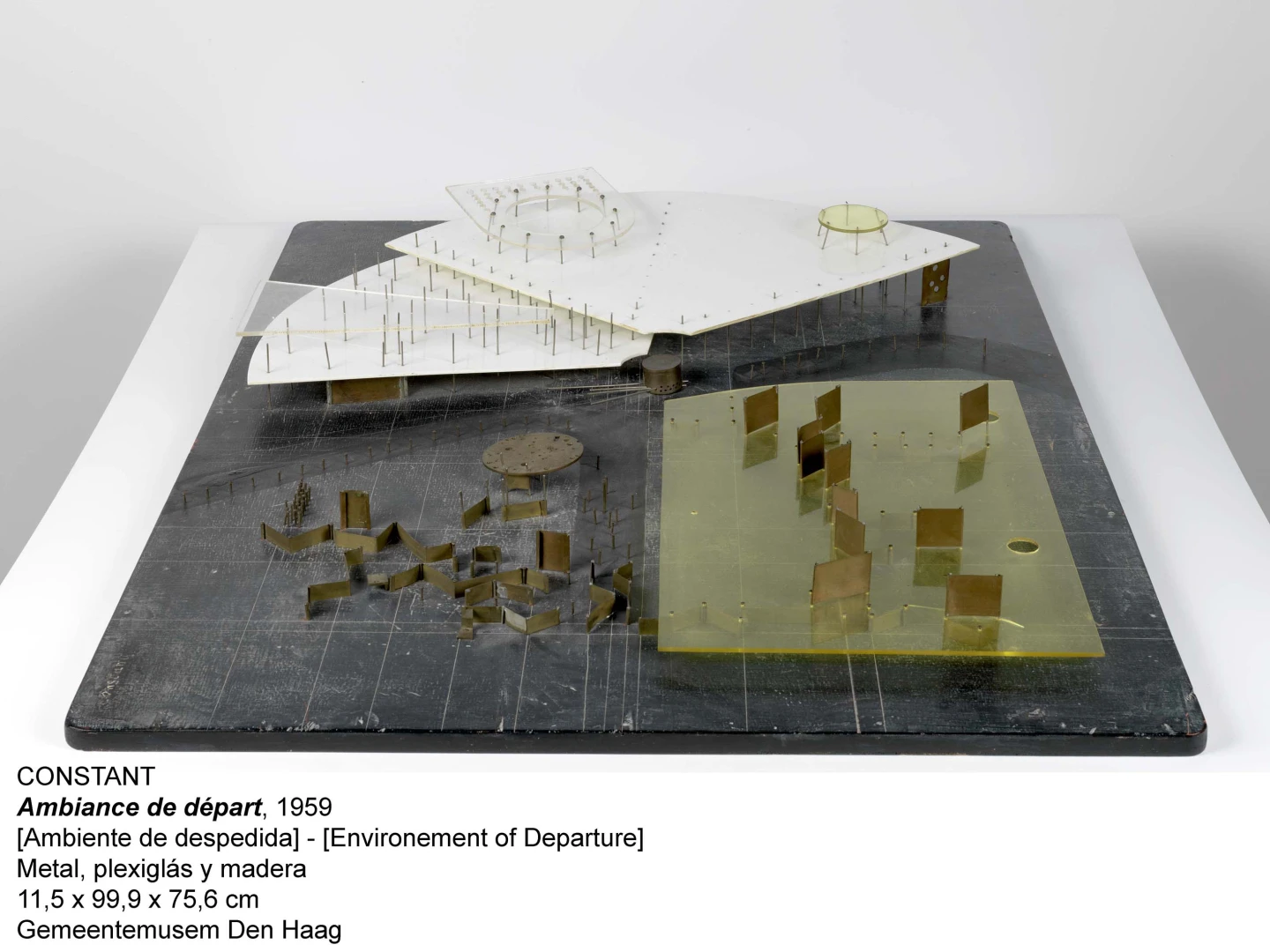 Ambiente de despedida. Matal, plexiglás y madera, 1959