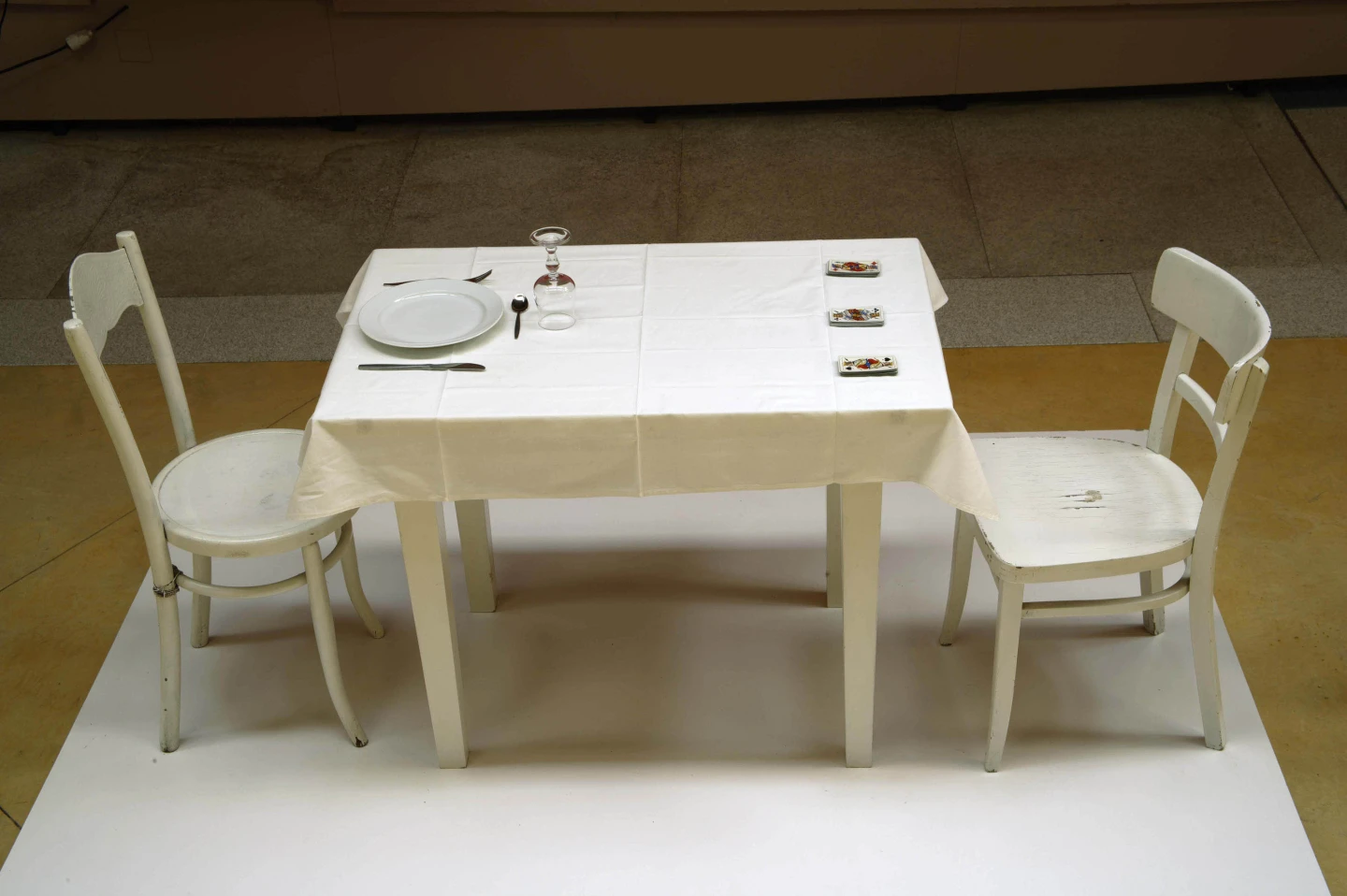 George Brecht, Three Table and Chair Events, 1962 / Museo Vostell Malpartida. Gobierno de Extremadura