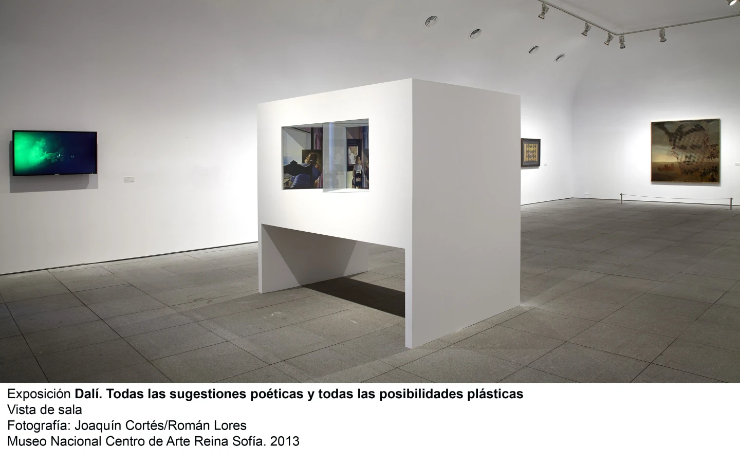 Mínima resistencia. Entre el tardomodernismo y la globalización: prácticas artísticas durante las décadas de los 80 y 90, vista de sala / gallery view (imagen 3)