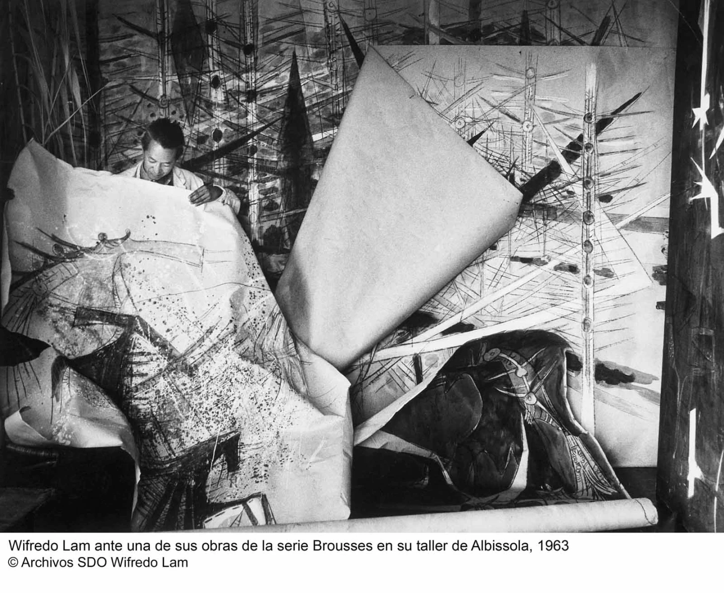 Wifredo Lam en su estudio
