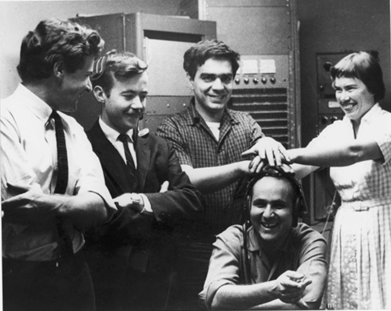 Group photo. San Francisco Tape Music Center. From left to right: Tony Martin, William Maginnis, Ramón Sender, Morton Subotnick and Pauline Oliveros