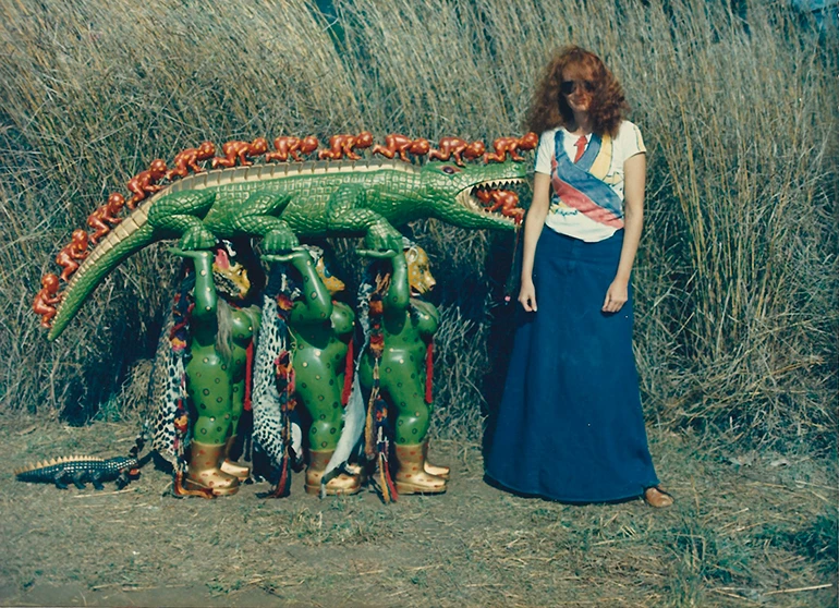 Margarita Azurdia con la serie Homenaje a Guatemala, ca. 1970. Fotografía: Carlos Fanjul