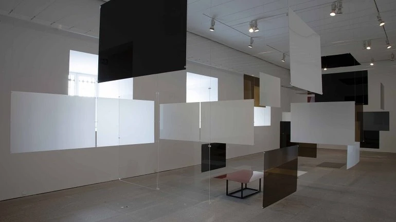 Vista de la instalación An Exhibit en las salas del museo