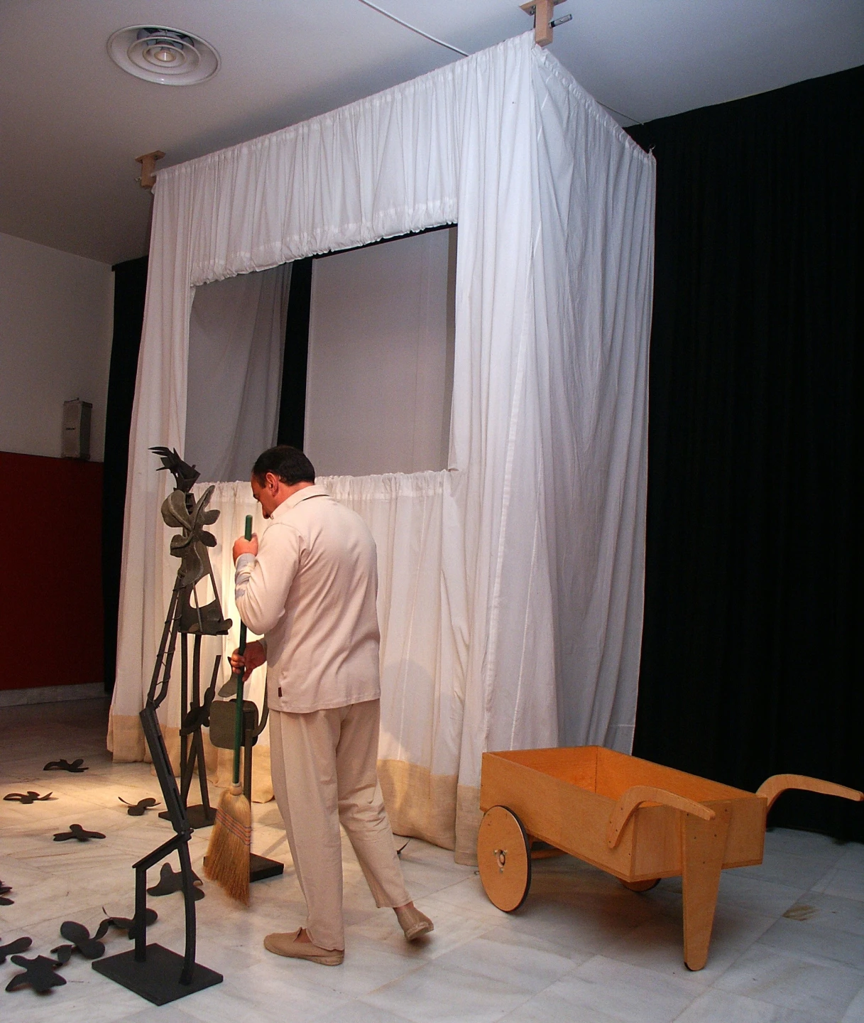 Representación de títeres posterior a la visita autónoma.