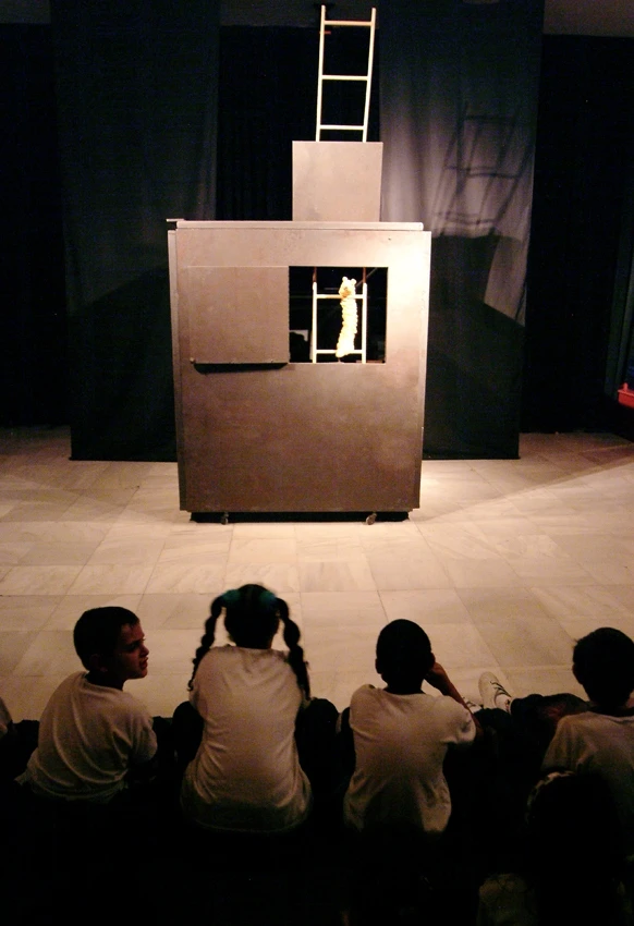 Representación teatral Juegos de abstracción. Museo Reina Sofía, 2005.