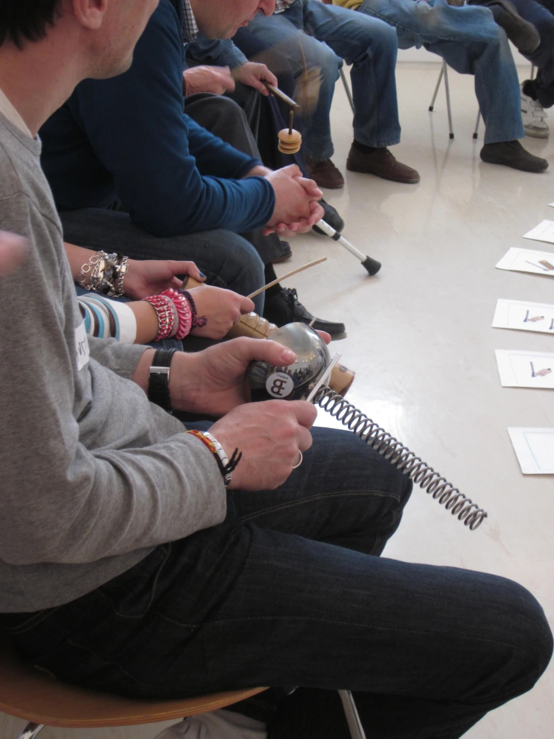 Grupo participando en el taller de experimentación sonora con instrumentos musicales no convencionales, 2011.
