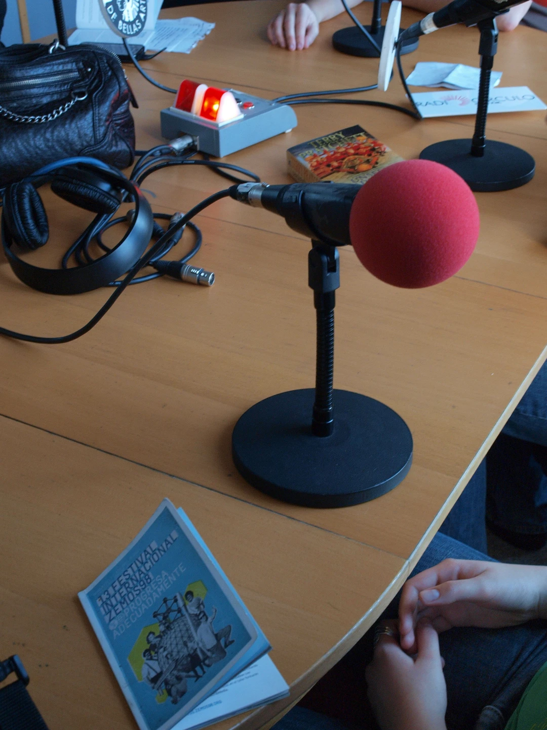 En el estudio de radio. Círculo de Bellas Artes de Madrid, 2011