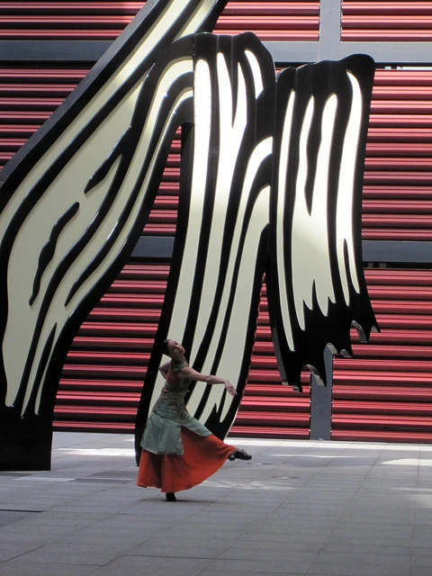 Bailarines en acción en el Museo