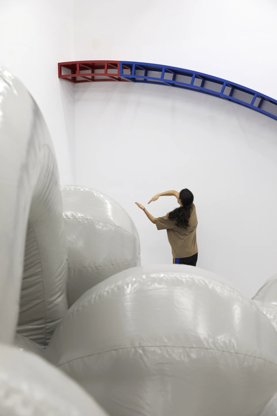 <em>Hello Everyone</em> de Laia Estruch, Museo Nacional Centro de Arte Reina Sofía, 2025.