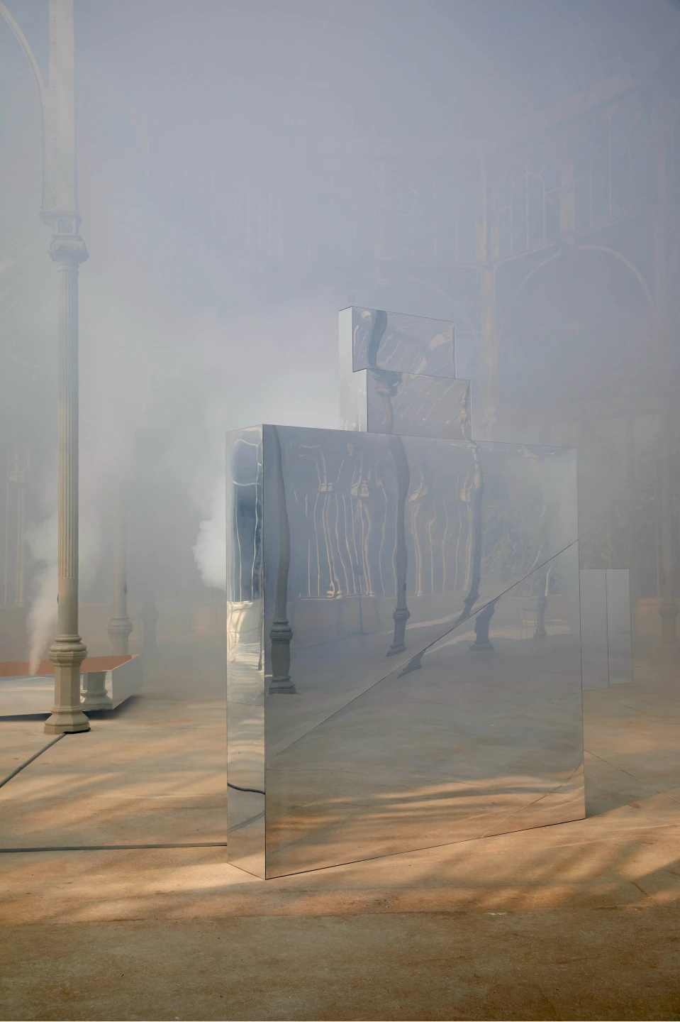Vista de la exposición Pauline Boudry / Renate Lorenz. El cristal es mi piel. Museo Reina Sofía, 2022