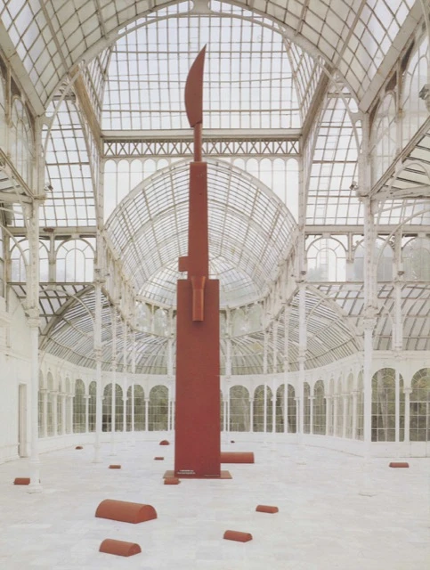 Vista de sala de la exposición. Miquel Navarro. Minerva Paranoica, 1989