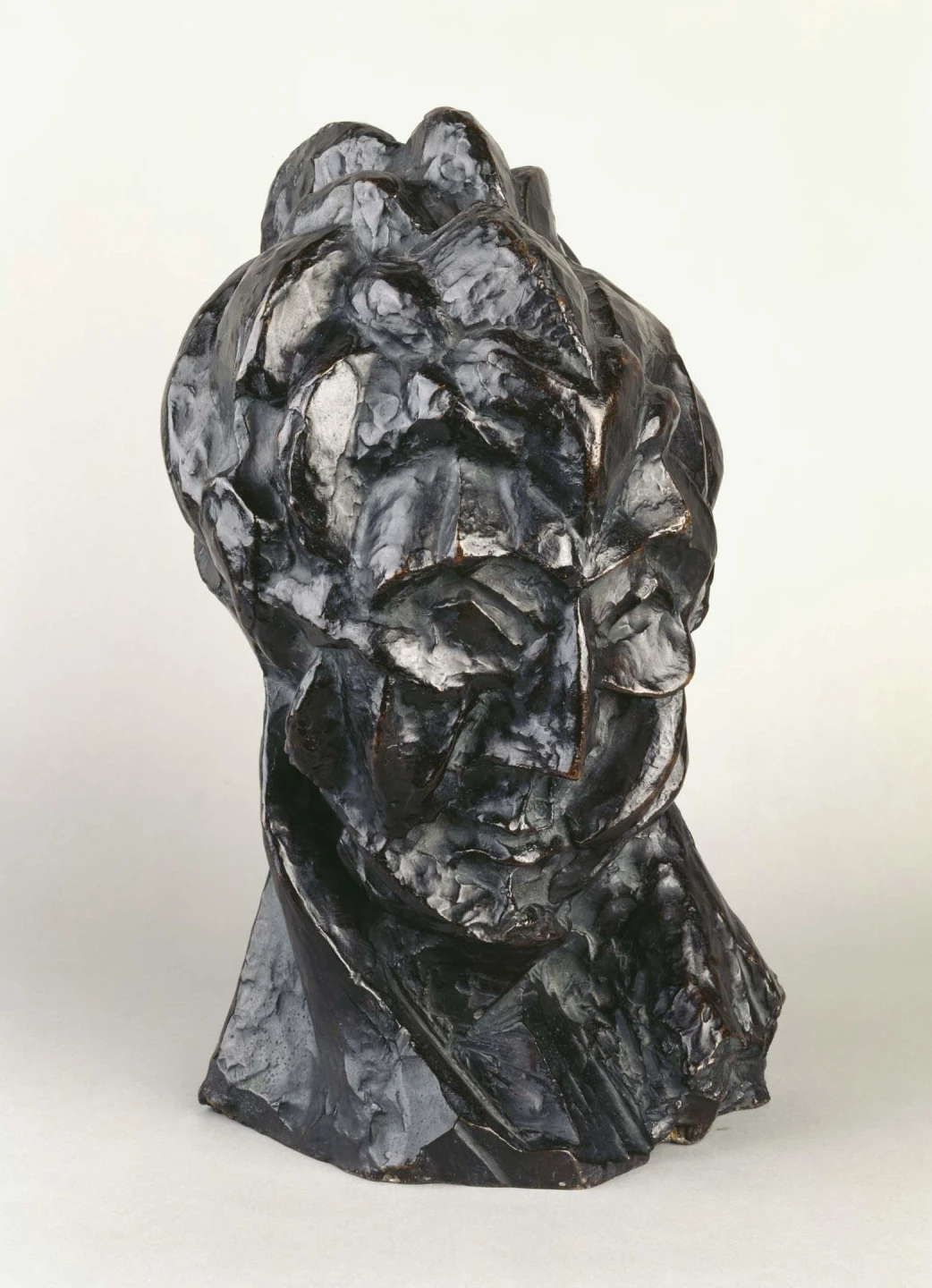 Pablo Picasso. Tête de femme (Fernande) (Cabeza de mujer [Fernande]), 1909. Escultura. Colección Museo Nacional Centro de Arte Reina Sofía, Madrid