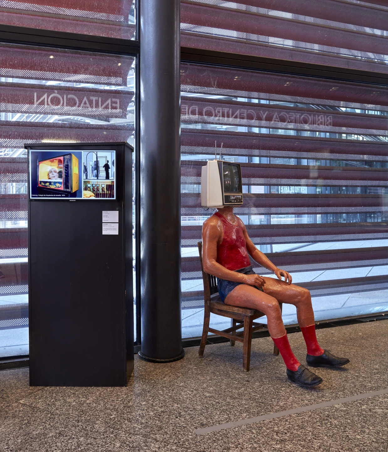 Vista de la exposición Algo pasa en Redor. Habitar, recorrer, reclamar la ciudad (1970-1975). Museo Reina Sofía, 2025