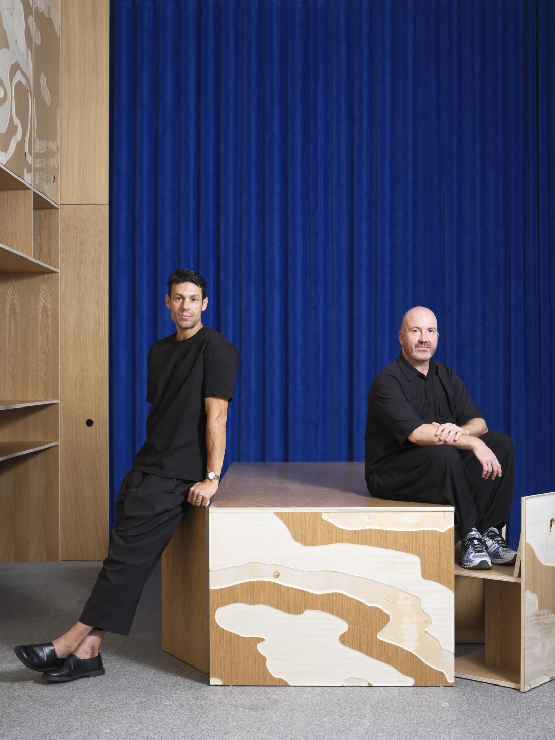 El diseñador Jorge Penadés y el director del Museo, Manuel Segade, en Alhacena. Fotografía: Germán Saiz