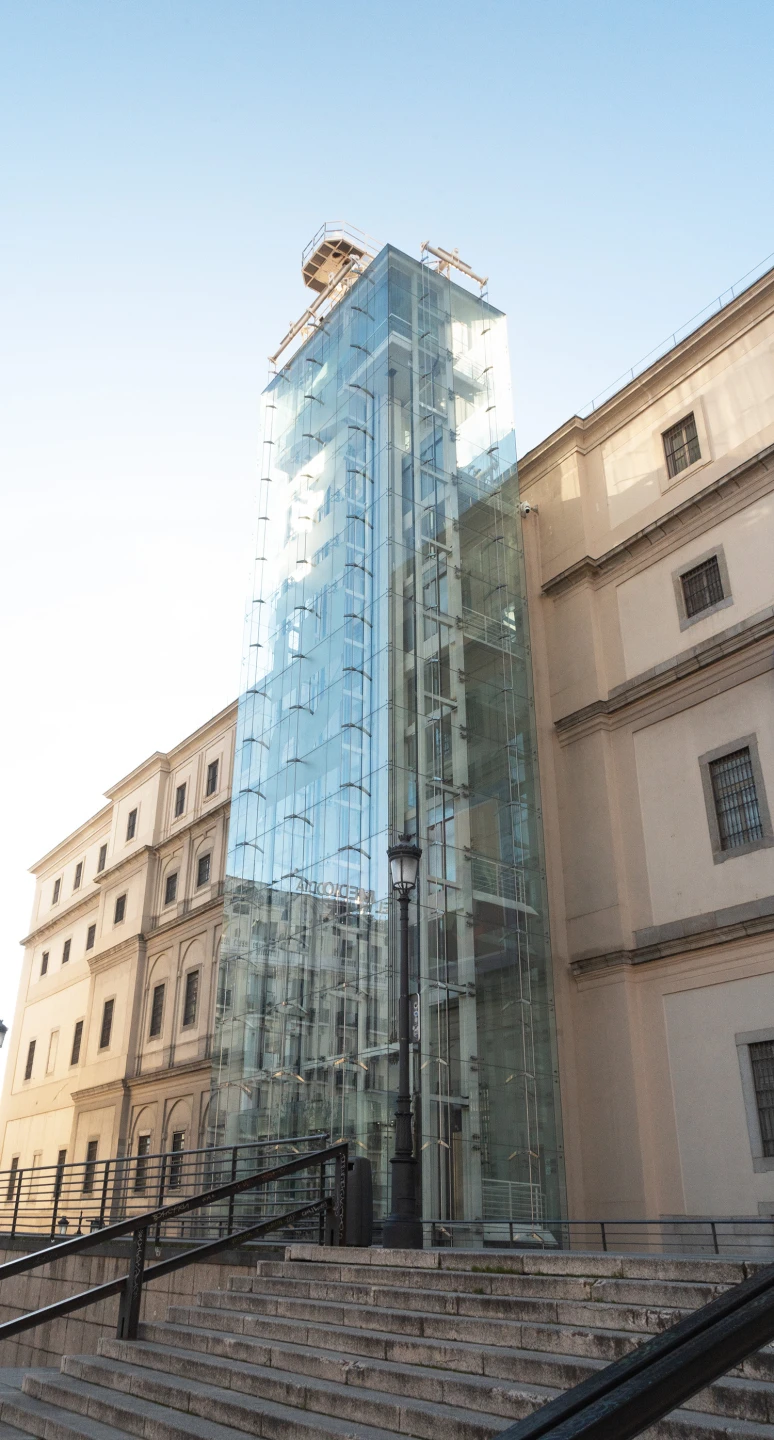 Torre de cristal del ascensor del Museo Reina Sofía