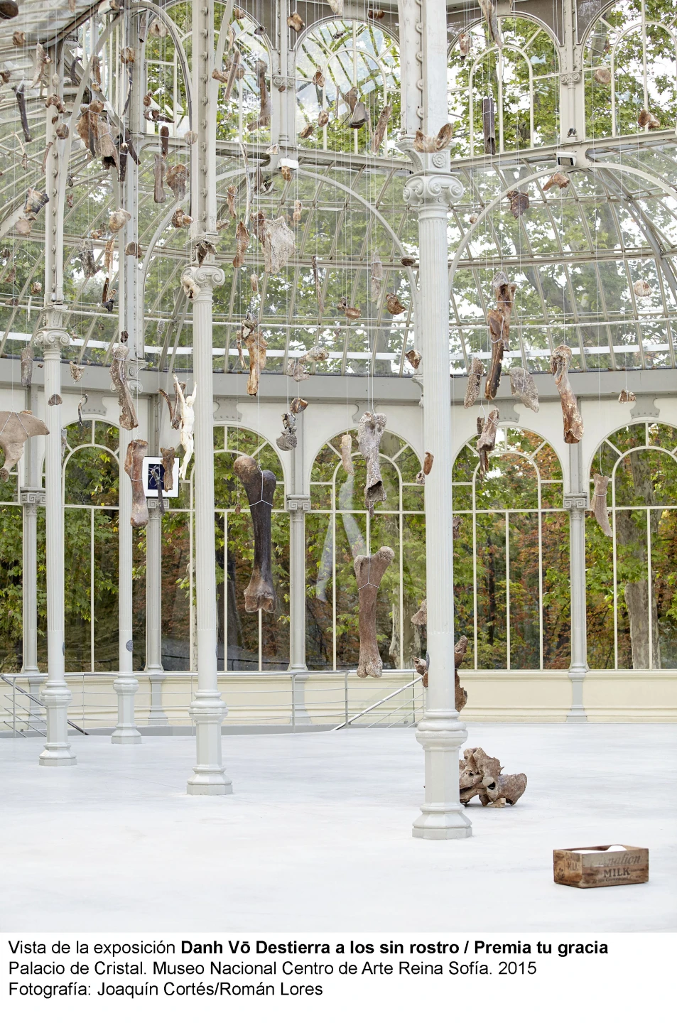 Vista de la exposición Danh Vō Destierra a los sin rostro / Premia tu gracia