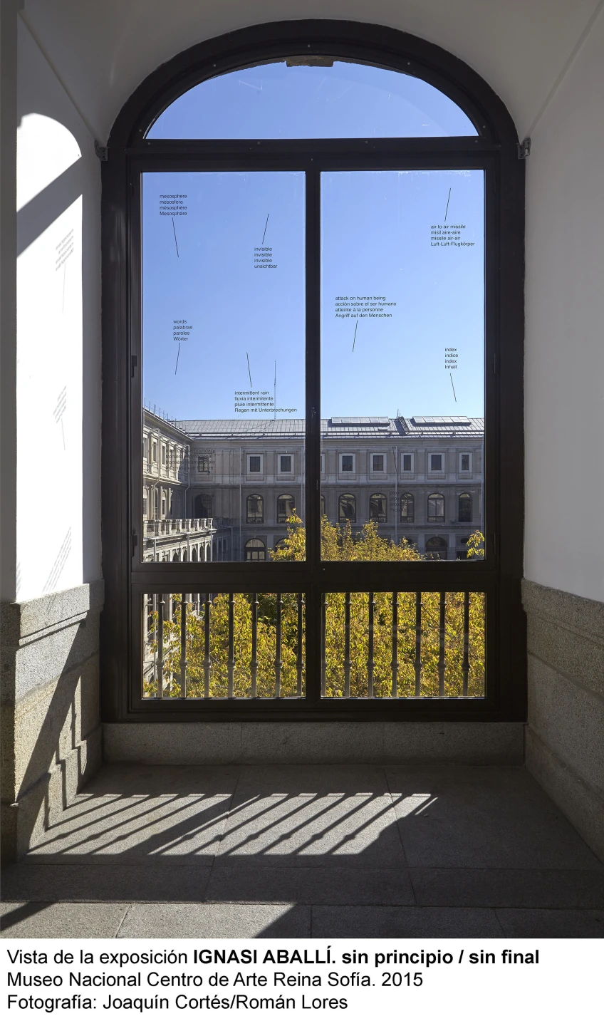 Vista de la exposicion sin principio / sin final. Ignasi Aballí, 2015