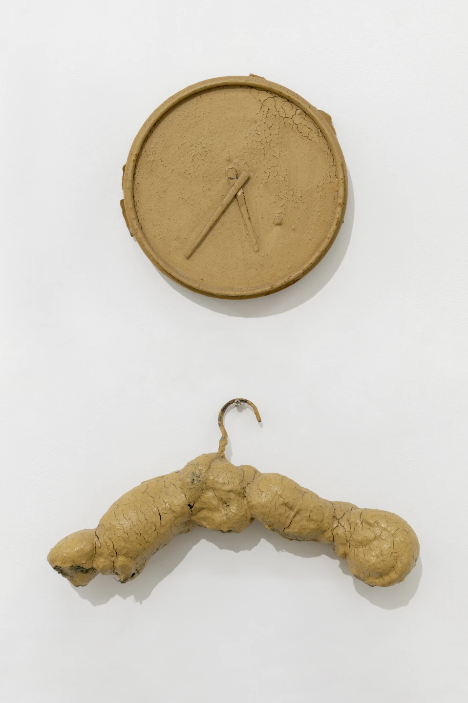 Pere Noguera, Rellotge i penjador (Reloj y percha) ©Pere Noguera. Museo Reina Sofía