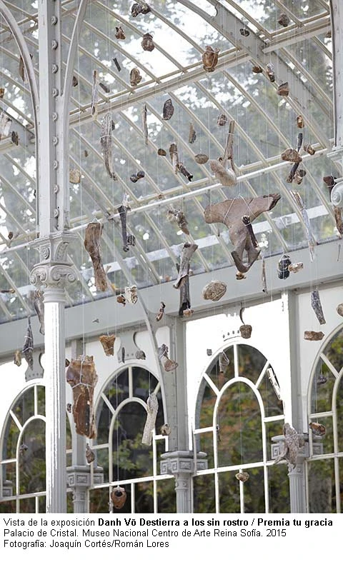 Vista de la exposición Danh Vō Destierra a los sin rostro / Premia tu gracia