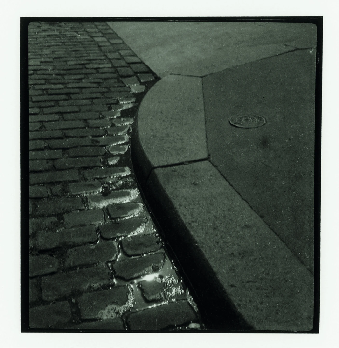 Wols, Sin título, Rep. 1976. Impresión a la gelatina de plata. 18,7 x 24 cm. Institut für Auslandsbeziehungen e.V., Stuttgart