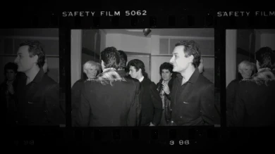 Fotograma de la película de Sebastián Galán, Warhol-Vijande. Más que pistolas, cuchillos y cruces, 2025