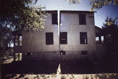 Gordon Matta-Clark.  Splitting, 1974