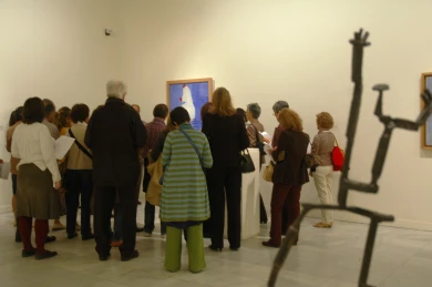 Grupo asistiendo a uno de los cursos del programa "Lecciones de Arte". Museo Reina Sofía, 2007