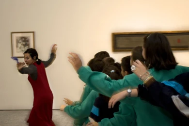 Expresión corporal sobre Pájaro en el espacio, 1965 de Miró. Museo Reina Sofía, 2010.